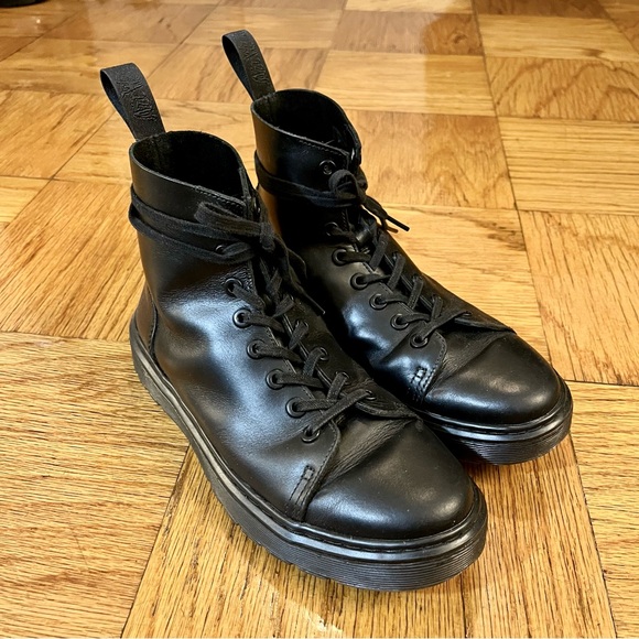 Dr MARTENS Boots 🥾 - Picture 3 of 6